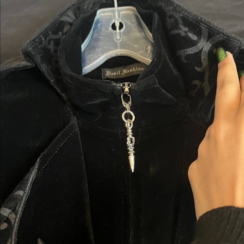 Elegant Black Velvet Women's GOTH Coat - Picture 9 of 11